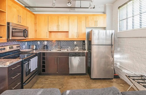 Petersburg Apartment | Landing | Spectacular 2BD, Gym, Pool