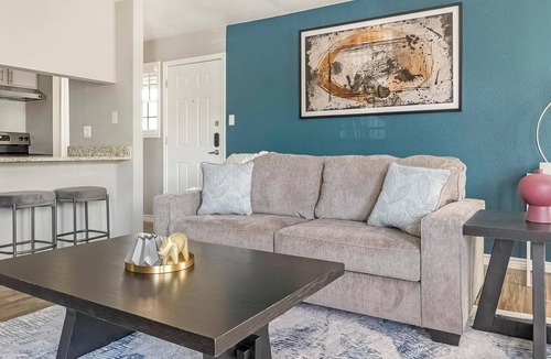 Royal Ridge Apartment | Landing | Spectacular 1BD, Clubhouse, Pool