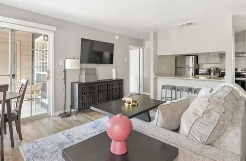 Royal Ridge Apartment | Landing | Spectacular 1BD, Clubhouse, Pool