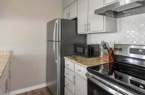 Royal Ridge Apartment | Landing | Spectacular 1BD, Clubhouse, Pool