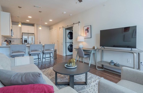 Wetmore Apartment | Landing | Spectacular 1BD, Pool, Gym