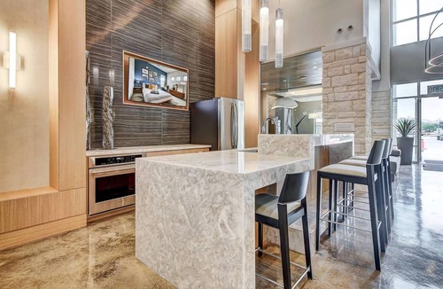 Wetmore Apartment | Landing | Spectacular 1BD, Courtyard, Pool