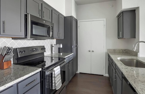 San Antonio Apartment | Landing | Spectacular 2BD, Gym, Clubhouse