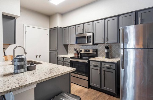 San Antonio Apartment | Landing | Spectacular 2BD, Gym, Clubhouse