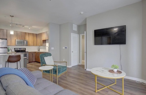 Terrell Heights Apartment | Landing | Spectacular 2BD, Courtyard, Pool