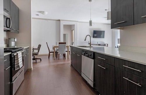 Wetmore Apartment | Landing | Spectacular 2BD, Gym, Yoga Studio