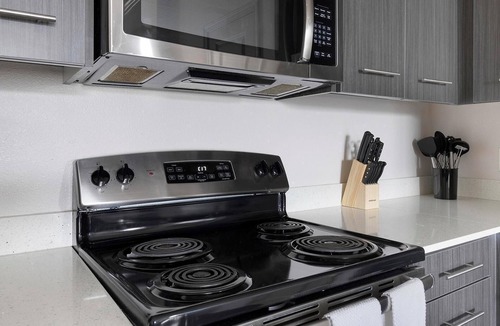 Wetmore Apartment | Landing | Spectacular 3BD, Yoga Studio, Gym