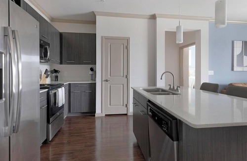Wetmore Apartment | Landing | Spectacular 3BD, Yoga Studio, Gym