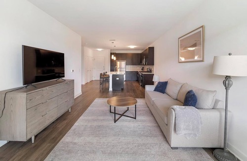 Schaumburg Apartment | Landing | Spectacular 1BD, Pool, Gym