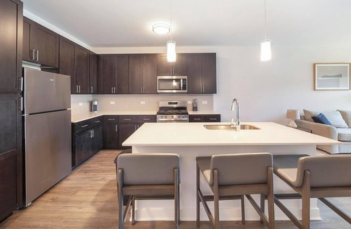 Schaumburg Apartment | Landing | Spectacular 1BD, Pool, Gym