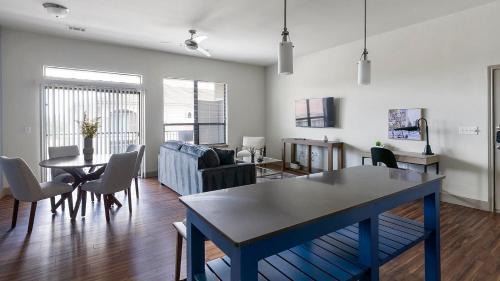 Spring Apartment | Landing Spectacular 1BD Gym