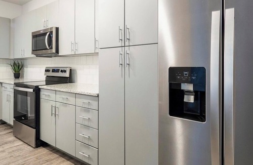 Northgate Apartment | Landing | Stunning 2BD, Gym, Pool