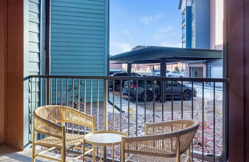 Northgate Apartment | Landing | Stunning 2BD, Gym, Pool