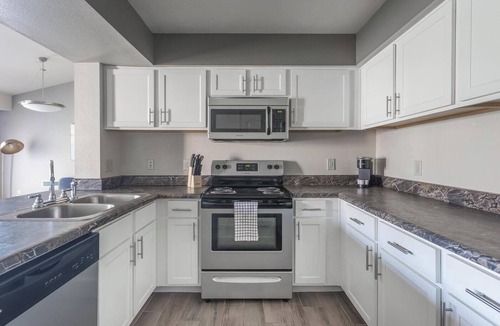Broken Arrow Apartment | Landing | Stunning 1BD, Gym, Courtyard