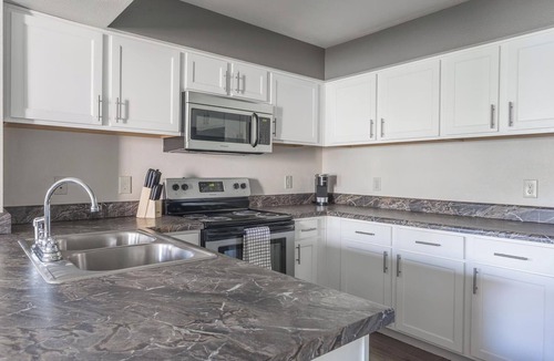 Broken Arrow Apartment | Landing | Stunning 1BD, Gym, Courtyard