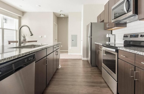 Chesterfield Apartment | Landing | Stunning 1BD, Courtyard, Pool