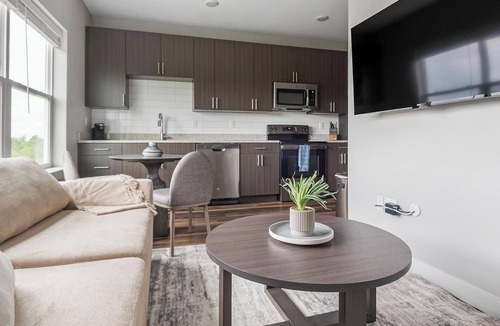 Edwardsville Apartment | Landing | Stunning 1BD, Clubhouse, Gym