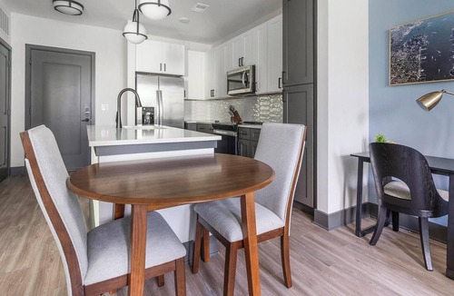 Southbank Apartment | Landing | Stunning 1BD, Yoga Studio, Gym