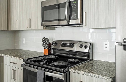 River Ranch Apartment | Landing | Stunning 1BD, Clubhouse, Pool