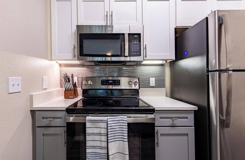 Webster Apartment | Landing | Stunning 1BD, Gym