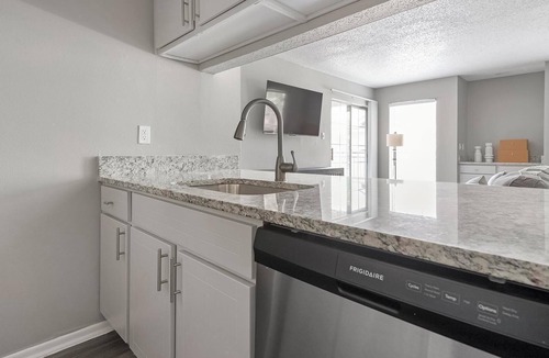 Royal Ridge Apartment | Landing | Stunning 1BD, Pool, Gym