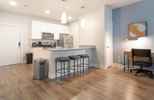 Far North Central Apartment | Landing | Stunning 1BD, Gym