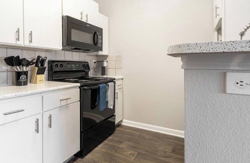 Medical Center District Apartment | Landing | Stunning 1BD, Pool, Clubhouse