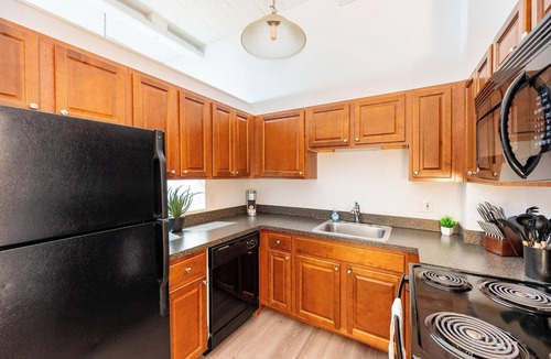 Metro Center Apartment | Landing | Stunning 1BD, Courtyard