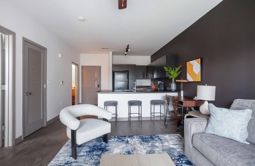 Springfield Apartment | Landing | Stunning 1BD, Courtyard