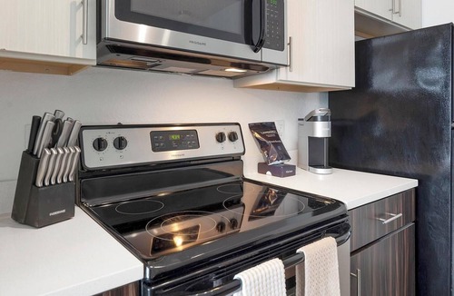Fairvilla Apartment | Landing | Stunning 1BD, Clubhouse, Gym
