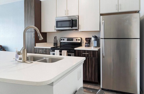 Fairvilla Apartment | Landing | Stunning 1BD, Clubhouse, Gym
