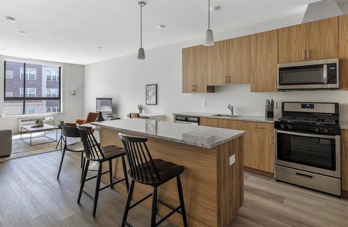 Carteret Apartment | Landing | Stunning 1BD, Courtyard, Gym