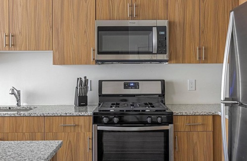 Carteret Apartment | Landing | Stunning 1BD, Courtyard, Gym