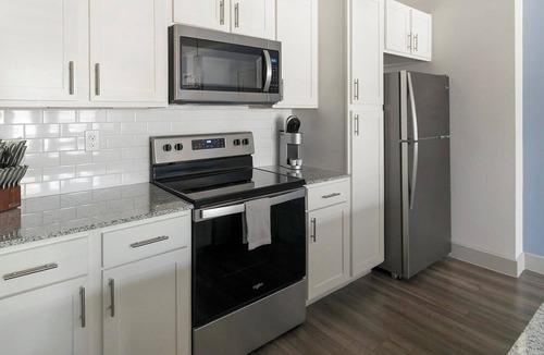 Spring Apartment | Landing | Stunning 1BD, Clubhouse, Courtyard