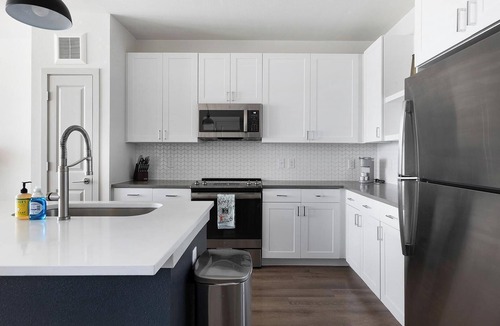 Lower Basin Lake Travis Apartment | Landing | Stunning 1BD, Clubhouse, Pool
