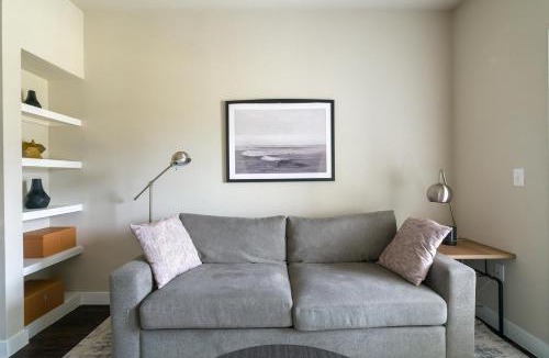 Katy Apartment | Landing Stunning 1BD Clubhouse Courtyard