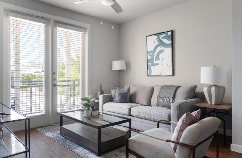Buda Apartment | Landing Stunning 1BD Clubhouse Gym