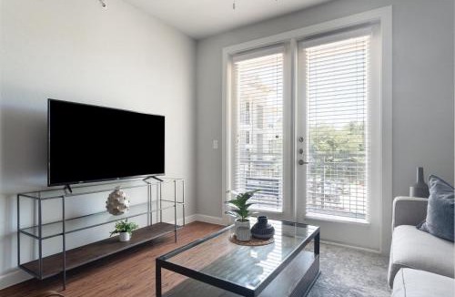 Buda Apartment | Landing Stunning 1BD Clubhouse Gym