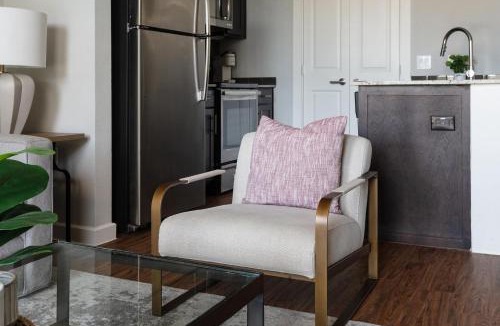 Buda Apartment | Landing Stunning 1BD Clubhouse Gym