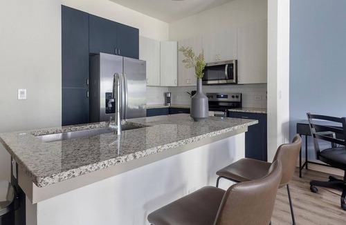 Addicks Apartment | Landing | Stunning 1BD, Courtyard, Yoga Studio
