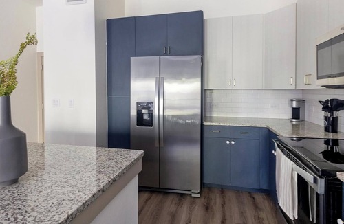 Addicks Apartment | Landing | Stunning 1BD, Courtyard, Yoga Studio