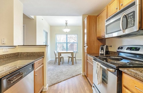 Sweetbriar Apartment | Landing | Stunning 1BD, Courtyard, Clubhouse
