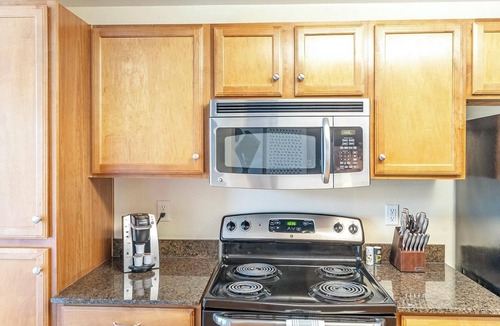 Sweetbriar Apartment | Landing | Stunning 1BD, Courtyard, Clubhouse