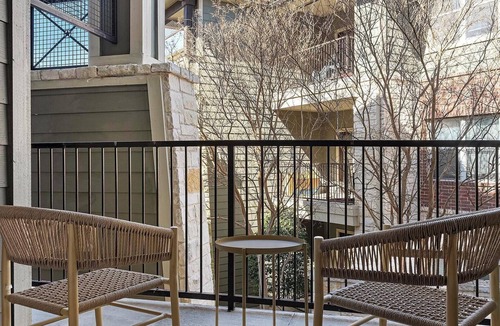 Sweetbriar Apartment | Landing | Stunning 1BD, Courtyard, Clubhouse
