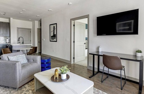 Denton Apartment | Landing | Stunning 1BD, Courtyard, Gym