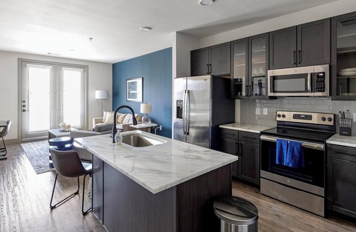 Denton Apartment | Landing | Stunning 1BD, Courtyard, Gym