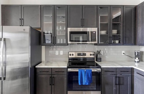 Denton Apartment | Landing | Stunning 1BD, Courtyard, Gym