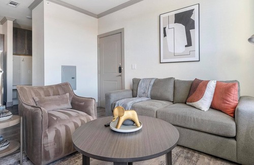 Manor Apartment | Landing | Stunning 1BD, Courtyard, Clubhouse