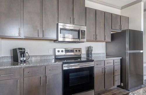 Manor Apartment | Landing | Stunning 1BD, Courtyard, Clubhouse