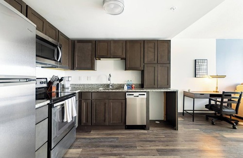 Downtown Hartford Apartment | Landing | Stunning 1BD, Gym, Pool